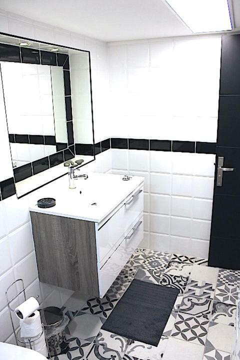 Le Duplex Du Mole Apartment Сет Екстериор снимка